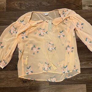 ☀️Ariat Peach Floral Sheer Blouse☀️